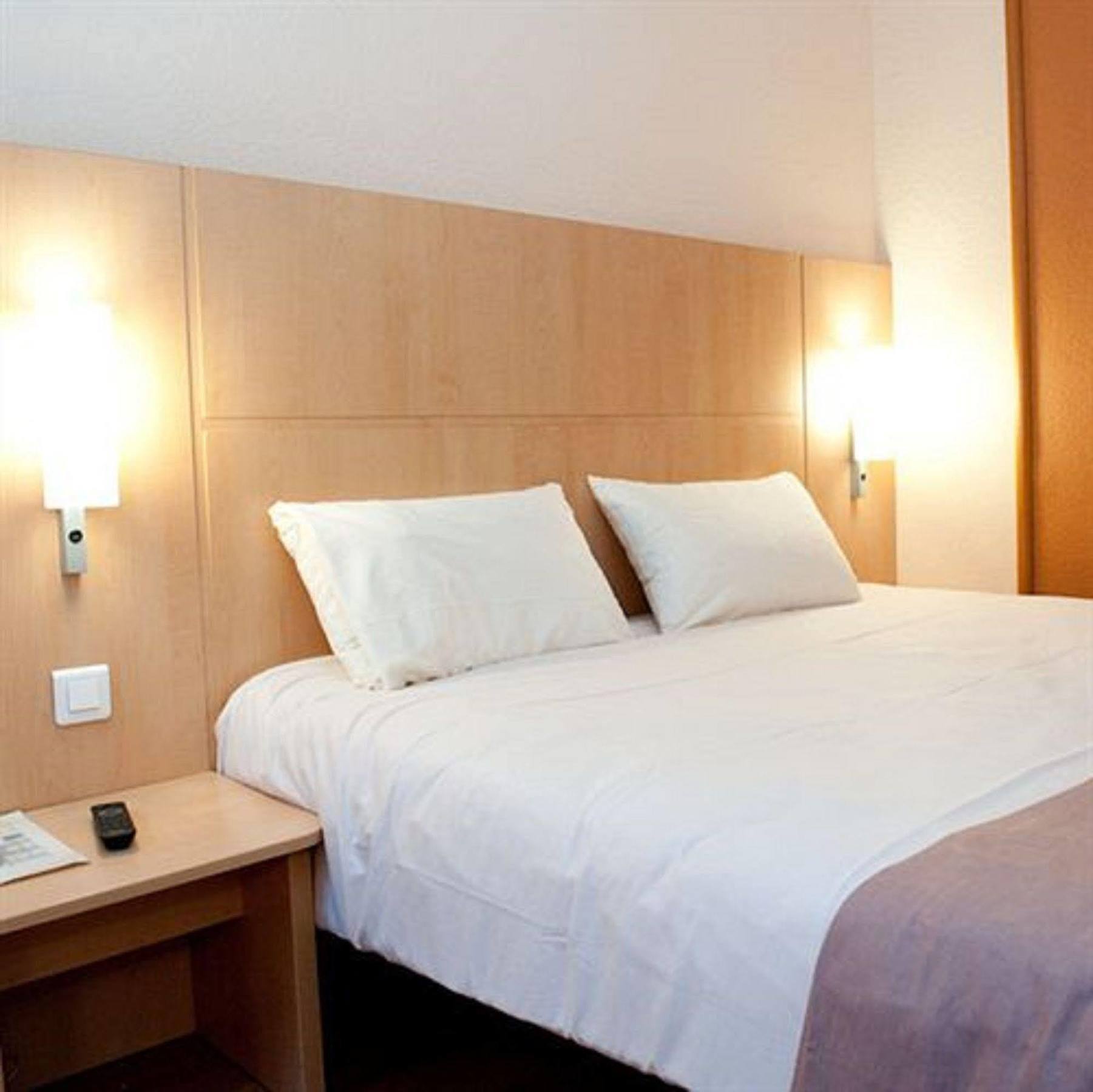 Egg Hotel Gonesse Exteriör bild