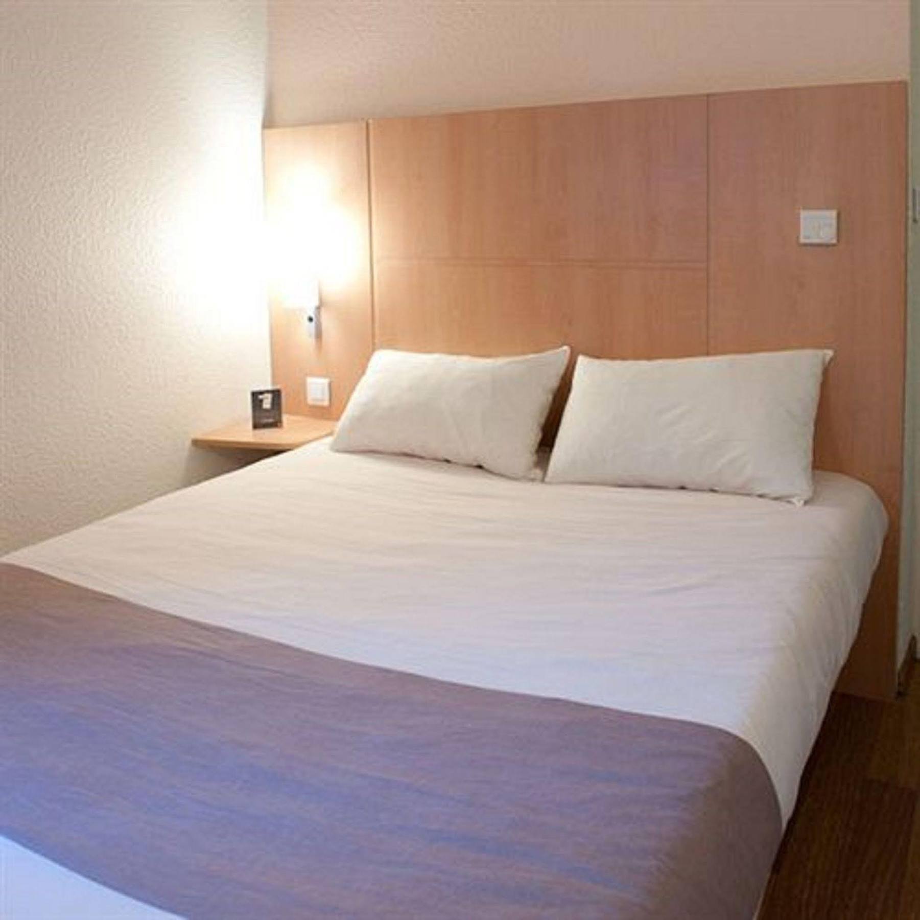 Egg Hotel Gonesse Exteriör bild