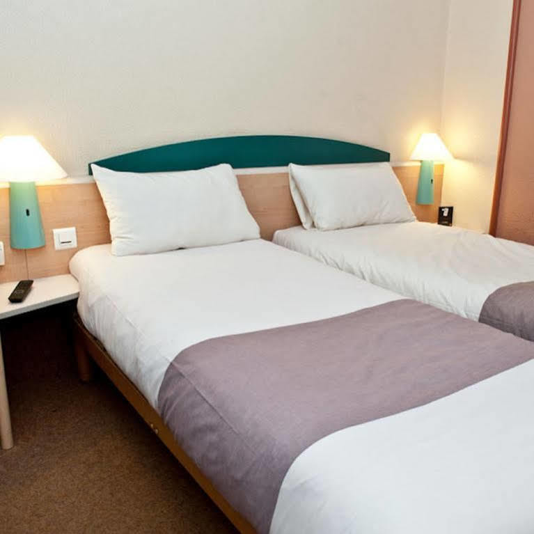 Egg Hotel Gonesse Exteriör bild